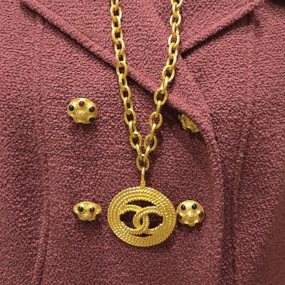Chanel Necklace 24kt Gold Plated - Picture 3 of 6